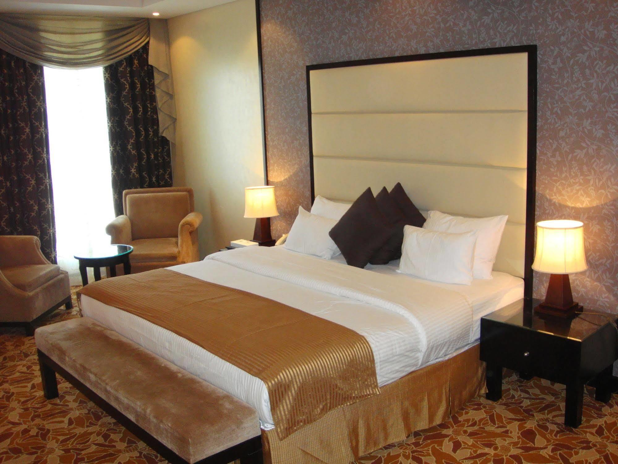 Paragon Hotel Abu Dhabi Exteriör bild