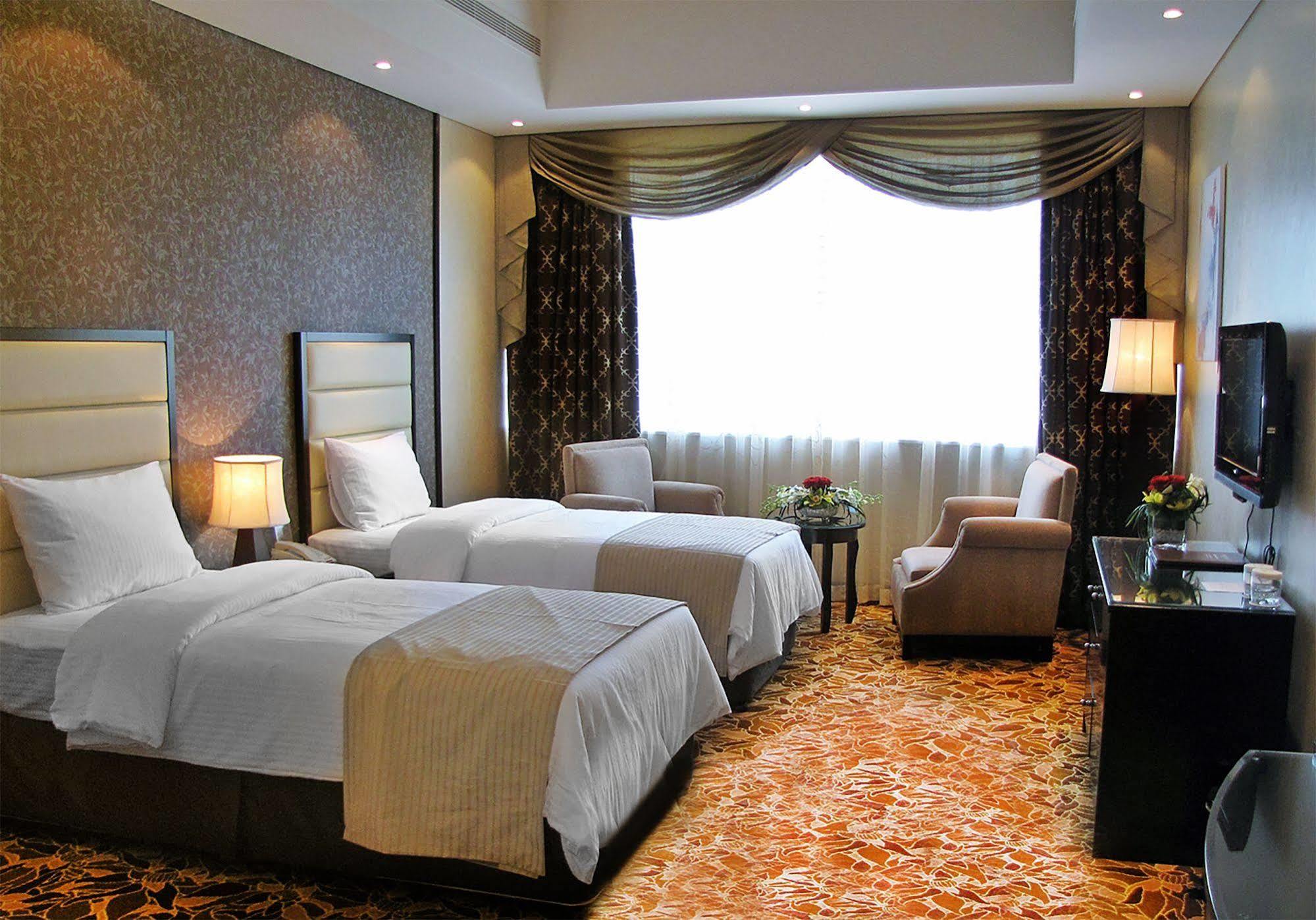 Paragon Hotel Abu Dhabi Exteriör bild