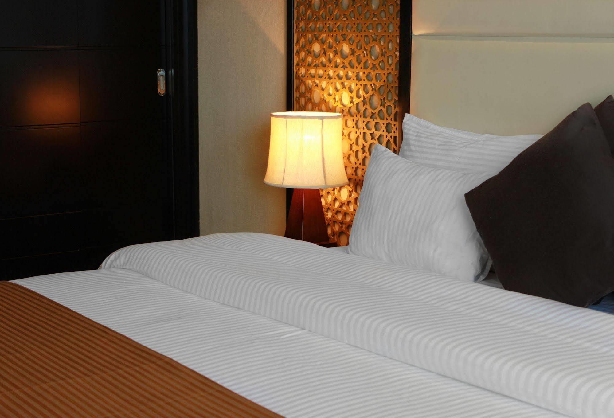 Paragon Hotel Abu Dhabi Exteriör bild